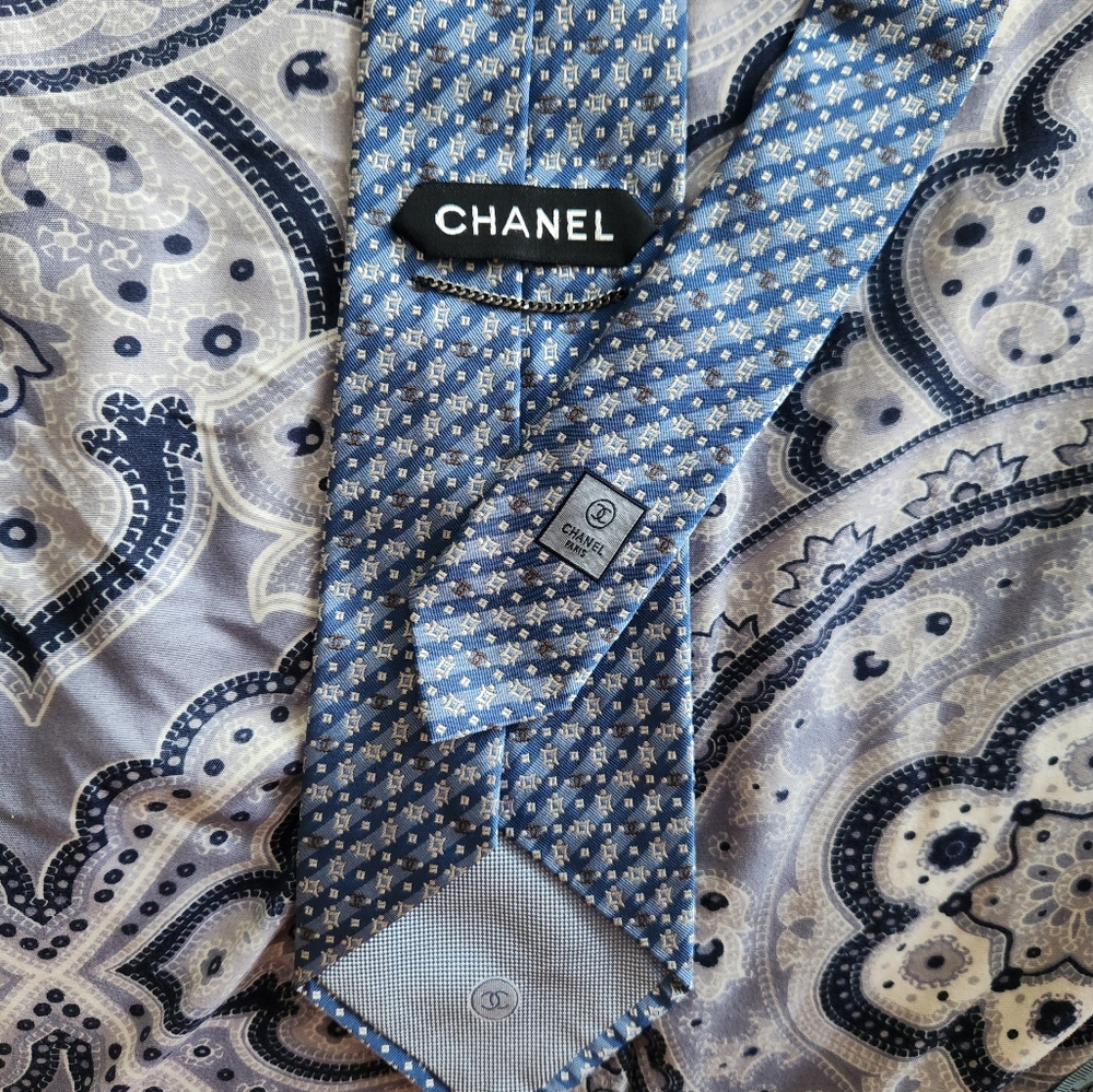 Chanel tie